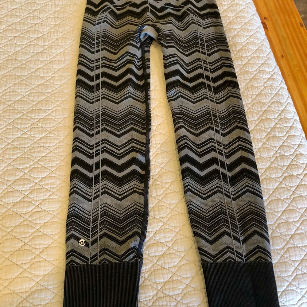 Lululemon size 4 yoga pants